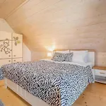 2 Bedroom Gorgeous In