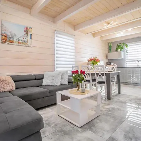 2 Bedroom Cozy In Nyaraló Kołczewo