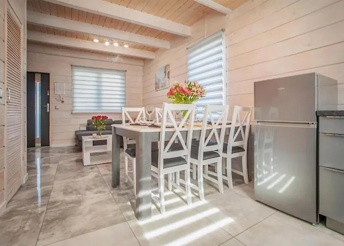 2 Bedroom Beautiful In Hébergement de vacances *