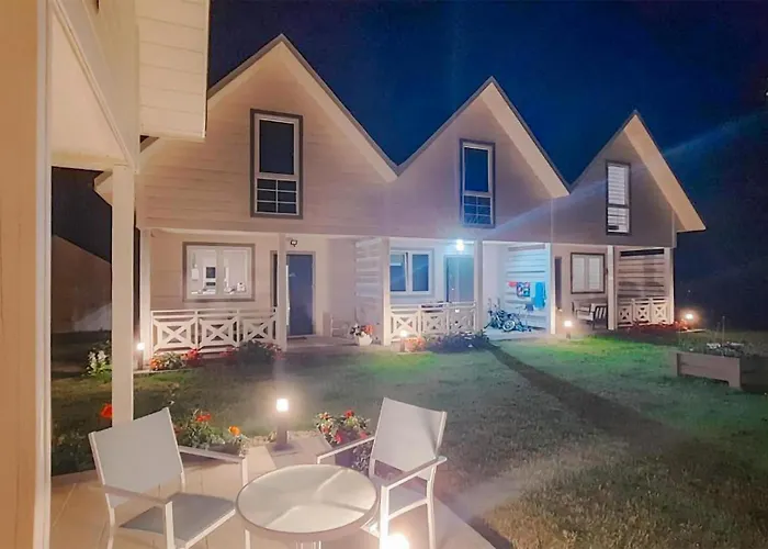 2 Bedroom Beautiful In Hébergement de vacances *